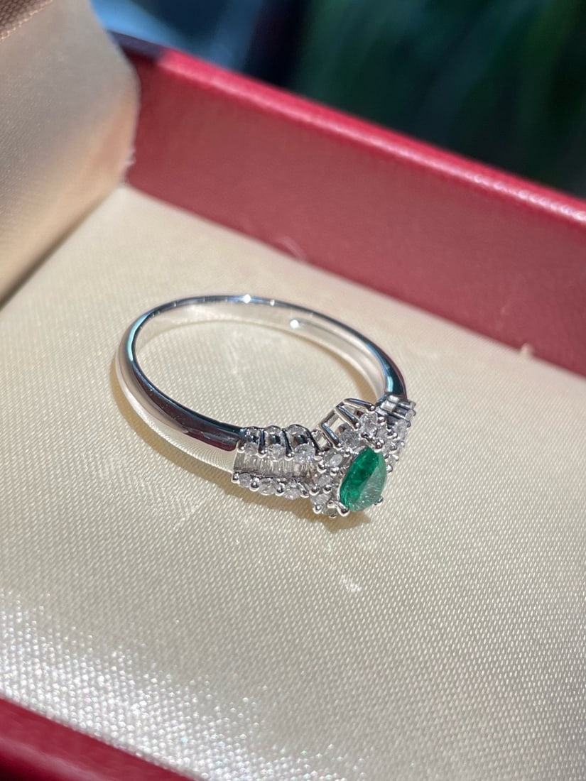 14k Gold 0.25 Ct Vivid Green Natural Emerald & Diamond Ring - 2