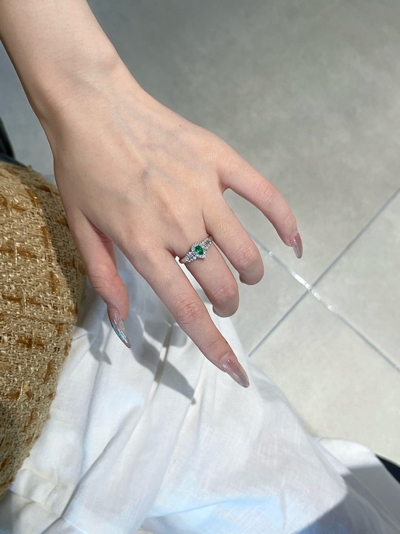 14k Gold 0.25 Ct Vivid Green Natural Emerald & Diamond Ring - 8