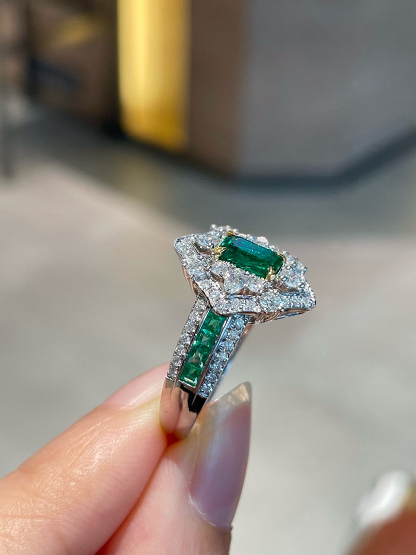 14k Gold 0.78 Ct Vivid Green Natural Emerald & Diamond Ring - 4