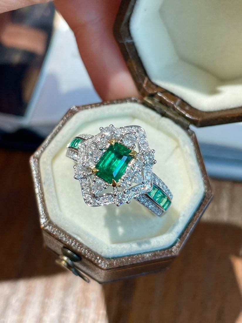14k Gold 0.78 Ct Vivid Green Natural Emerald & Diamond Ring - 5