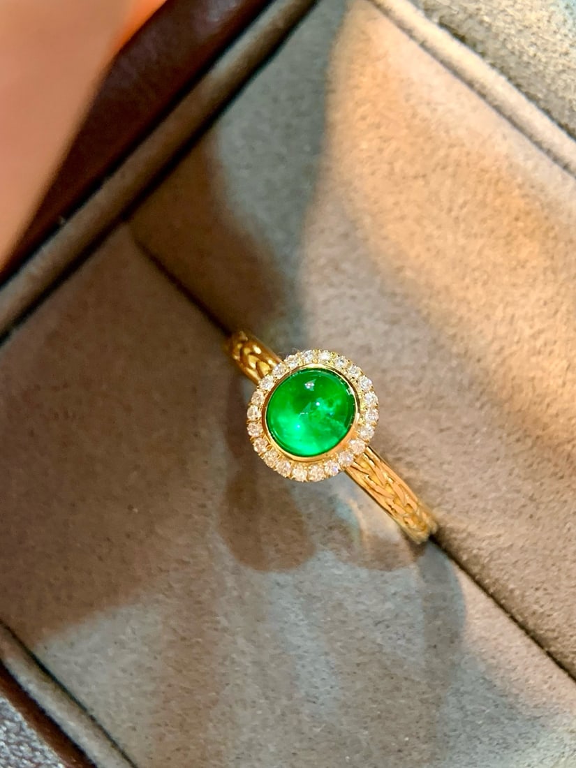 14k Gold 0.73 Ctw Vivid Green Natural Emerald & Diamond Ring: Ref:231082419 // gold content:14k gold // ring size:7. 25us // // main gemstone:emerald // shape:oval // carat weight:0. 65ct // color:vivid green // treatment:natural // // adjacent gemstone 2 :