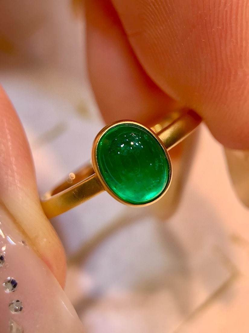 14k Gold 1.23 Ct Vivid Green Natural Emerald Ring: Ref:231082449 // gold content:14k gold // ring size:7. 25us // // main gemstone:emerald // shape:oval // carat weight:1. 23ct // color:vivid green // treatment:natural // Condition: New Low Estimate: