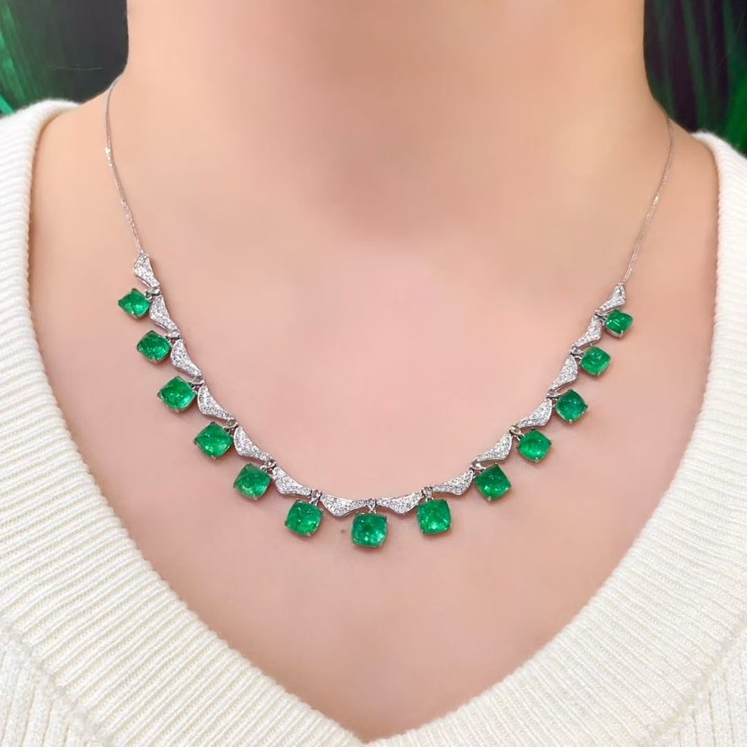 14k Gold 13 Ct Vivid Green Natural Emerald & Diamond Necklace - 4