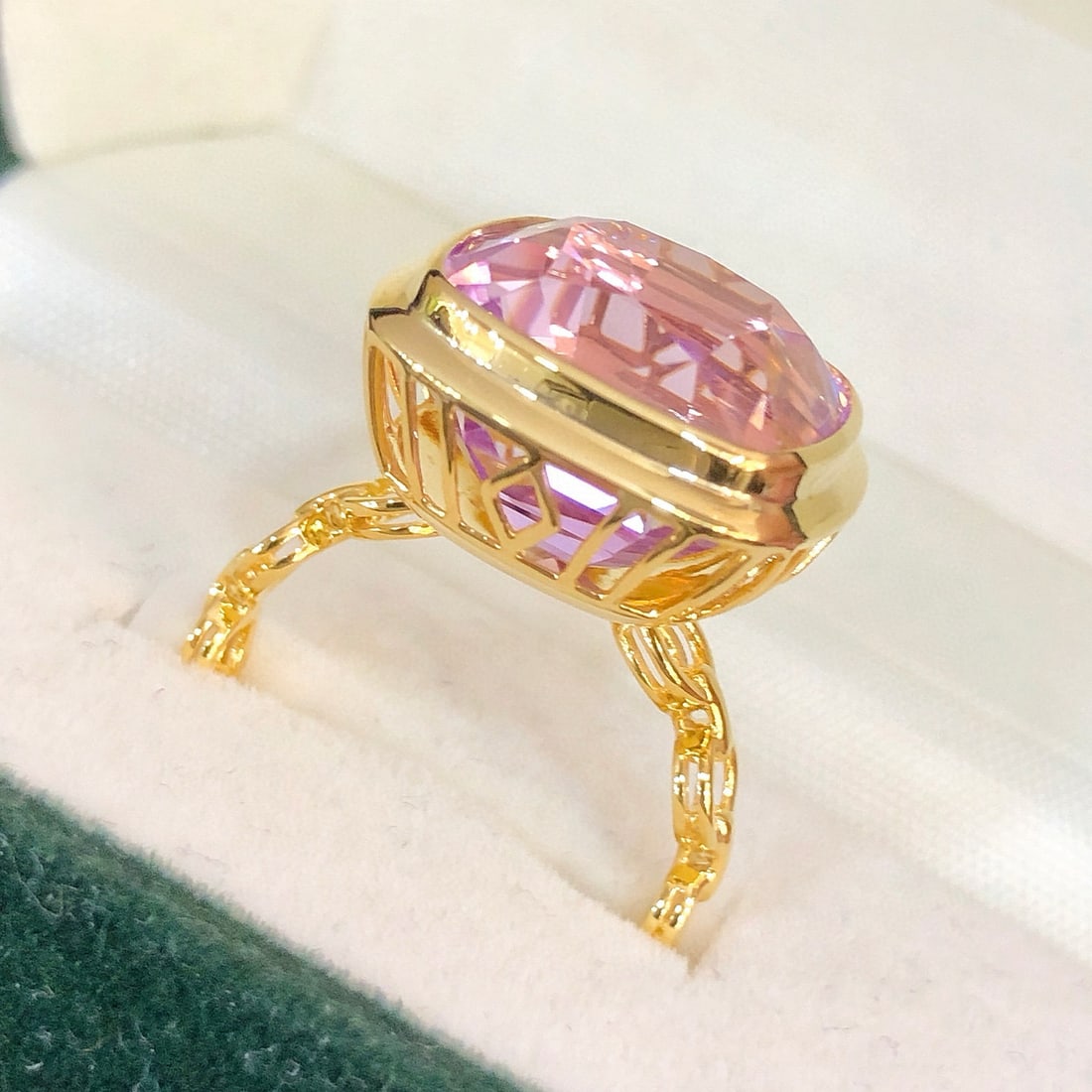 14k Gold 16.0 Ct Natural Kunzite Ring - 9