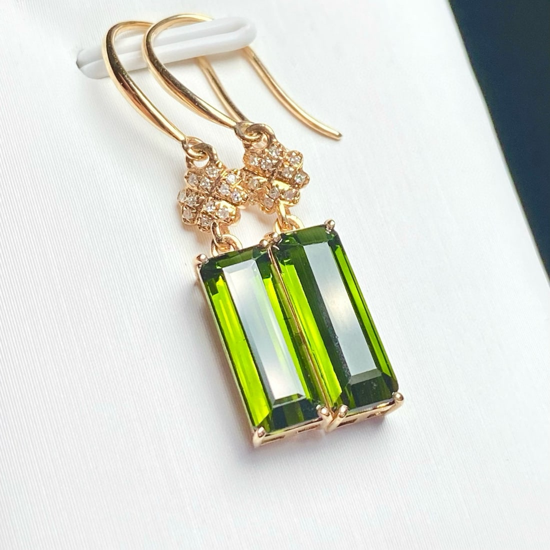 14k Gold 4.1 Ct Natural Tourmaline & Diamond Earrings: Ref:231081053 // gold content:14k gold // main gemstone:tourmaline // shape:octagonal // carat weight:4. 1ct // color:green // treatment:natural // // adjacent gemstone 2 : diamond // number of
