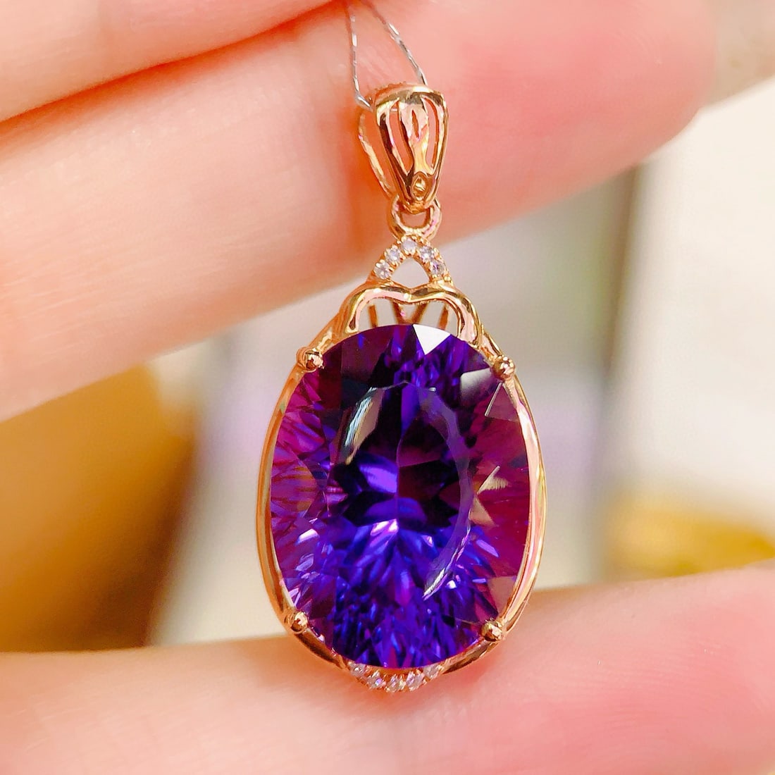14k Gold 9.78 Ctw Natural Amethyst & Diamond Pendant( Without Chain ): Ref:231081056 // gold content:14k gold // main gemstone:amethyst // shape:oval // carat weight:9. 75ct // color:purple // treatment:natural // // adjacent gemstone 2 : diamond // number of stones:10