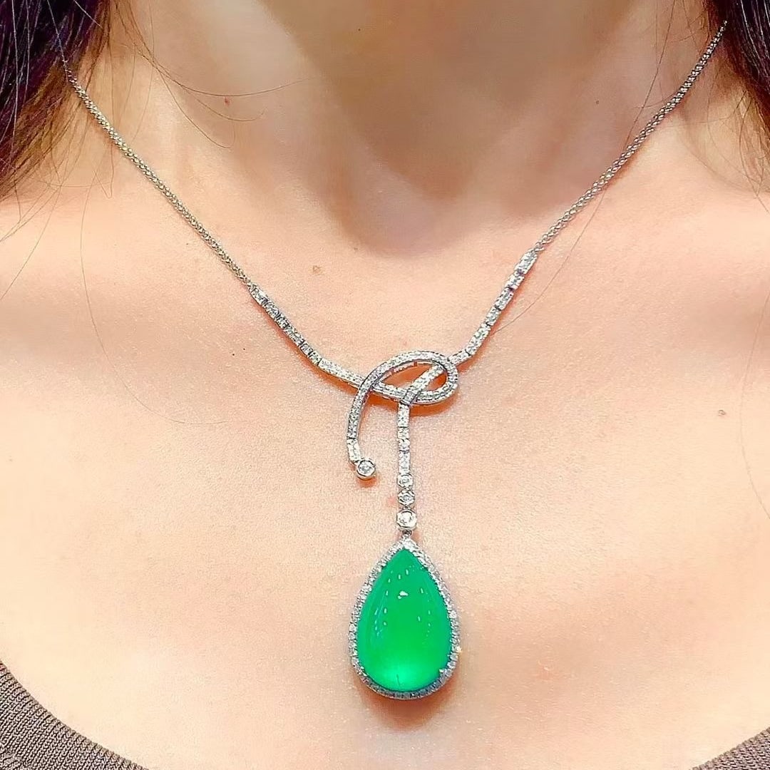 14k Gold 11.6 Ct Vivid Green Natural Emerald & Diamond Necklace - 2