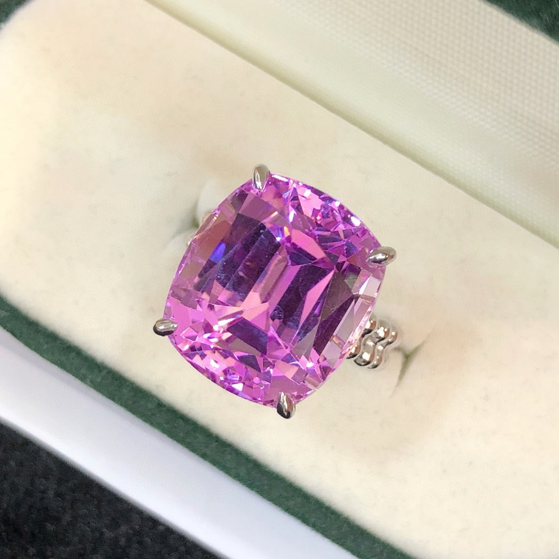 14k Gold 18.92 Ct Natural Kunzite Ring - 7