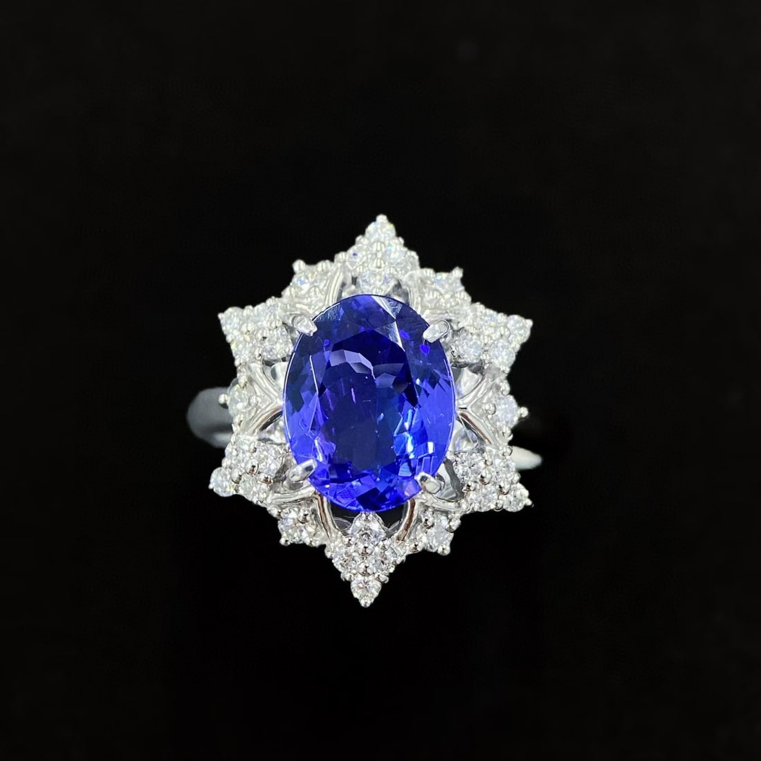 14k Gold 2.97 Ctw Natural Tanzanite & Diamond Ring: Ref:231081085 // gold content:14k gold // ring size:7. 25us // // main gemstone:tanzanite // shape:oval // carat weight:2. 58ct // color:blue // treatment:natural // // adjacent gemstone 2 : diamond /