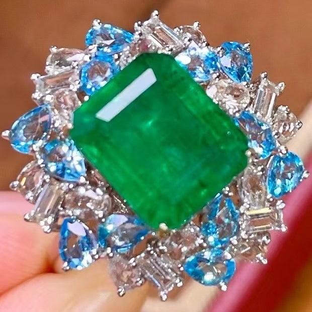 14k Gold 6.16 Ctw Vivid Green Natural Emerald & Gem Ring: Ref:231081144 // gold content:14k gold // ring size:7. 25us // // main gemstone:emerald // shape:octagonal // carat weight:3. 95ct // color:vivid green // treatment:natural // // adjacent gemstone 2