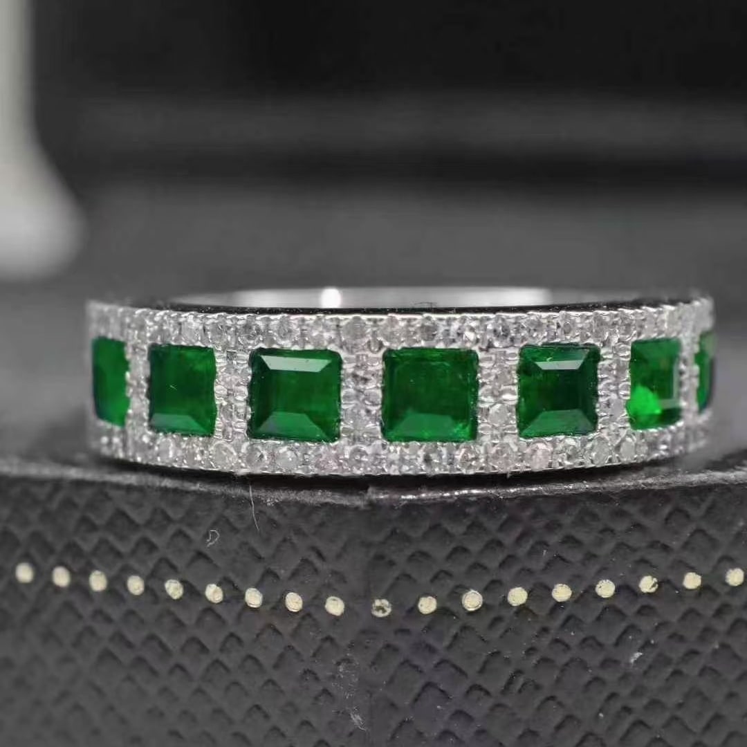 14k Gold 1.08 Ctw Vivid Green Natural Emerald & Diamond Ring: Ref:231081147 // gold content:14k gold // ring size:7. 25us // // main gemstone:emerald // shape:square // carat weight:0. 8ct // color:vivid green // treatment:natural // // adjacent gemstone 2 :
