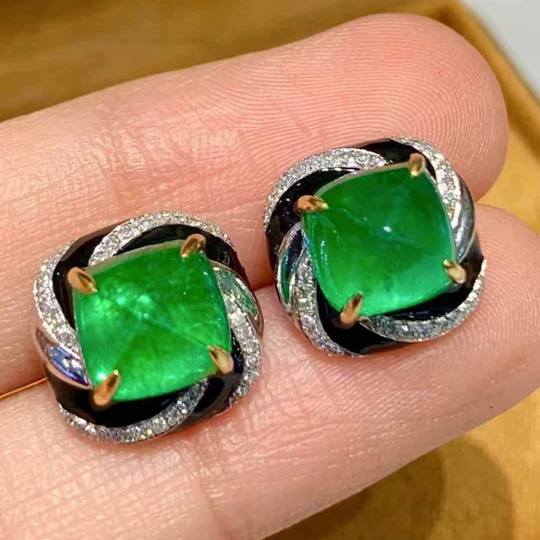 14k Gold 5.3 Ct Vivid Green Natural Emerald & Diamond Earrings: Ref:231081184 // gold content:14k gold // main gemstone:emerald // shape:sugar-loaf // carat weight:5. 3ct // color:vivid green // treatment:natural // // adjacent gemstone 2 : diamond // shape:round 