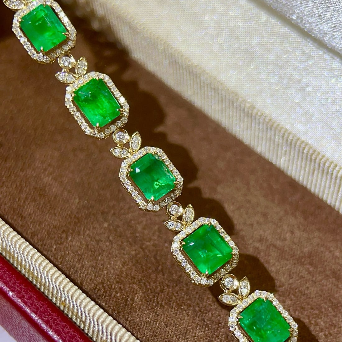 14k Gold 7.34 Ctw Vivid Green Natural Emerald & Diamond Bracelet - 5