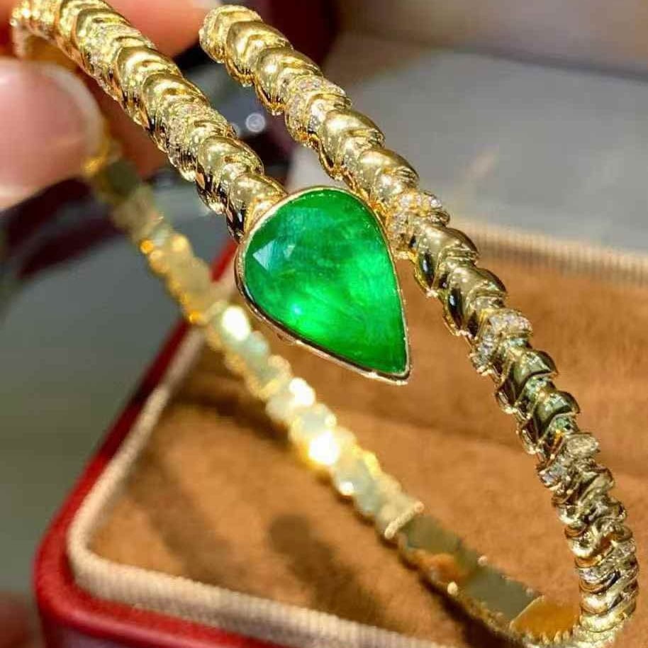 14k Gold 3.2 Ct Vivid Green Natural Emerald & Diamond Bangle - 6