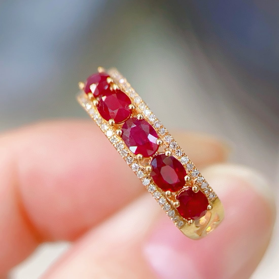 14k Gold 1 Ct Vivid Red Natural Ruby & Diamond Ring: Ref:231081236 // gold content:14k gold // ring size:7. 25us // // main gemstone:ruby // shape:oval // carat weight:1ct // color:vivid red // treatment:natural // // adjacent gemstone 2 : diamond // nu