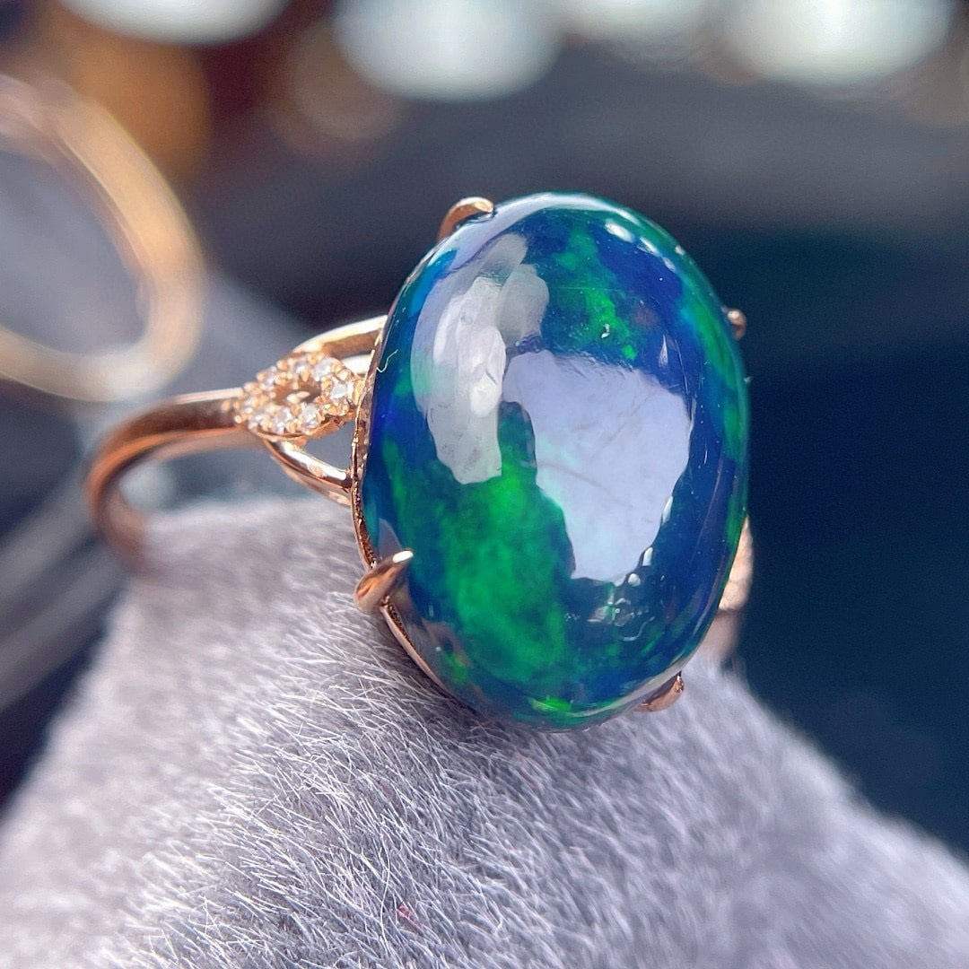 14k Gold 5.5 Ct Natural Opal & Diamond Ring - 3