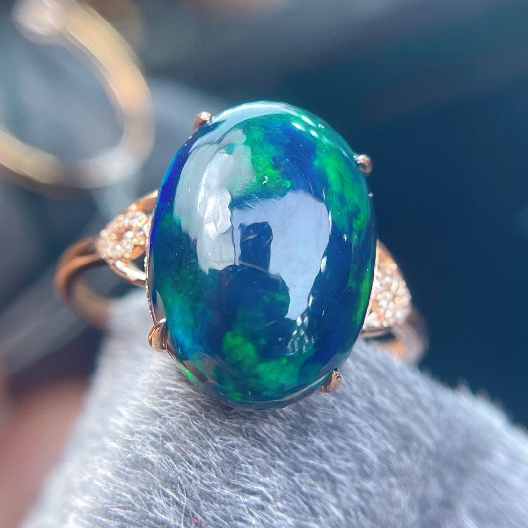 14k Gold 5.5 Ct Natural Opal & Diamond Ring - 5