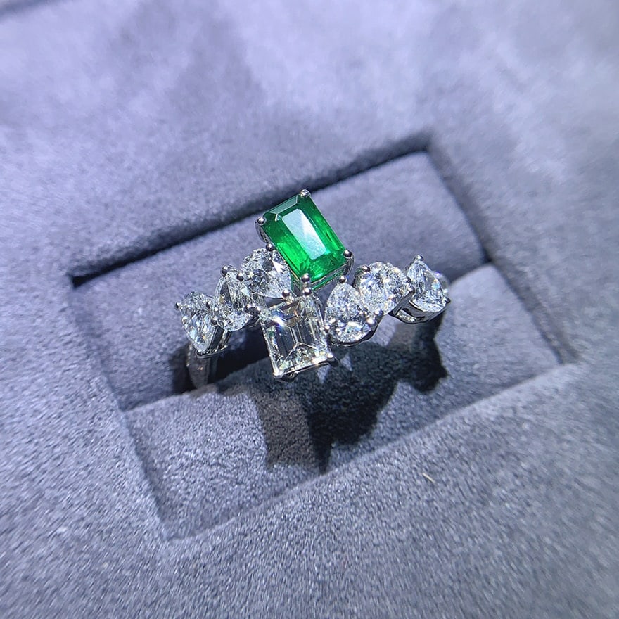 14k Gold 1.75 Ctw Natural Emerald & Diamond Ring - 4
