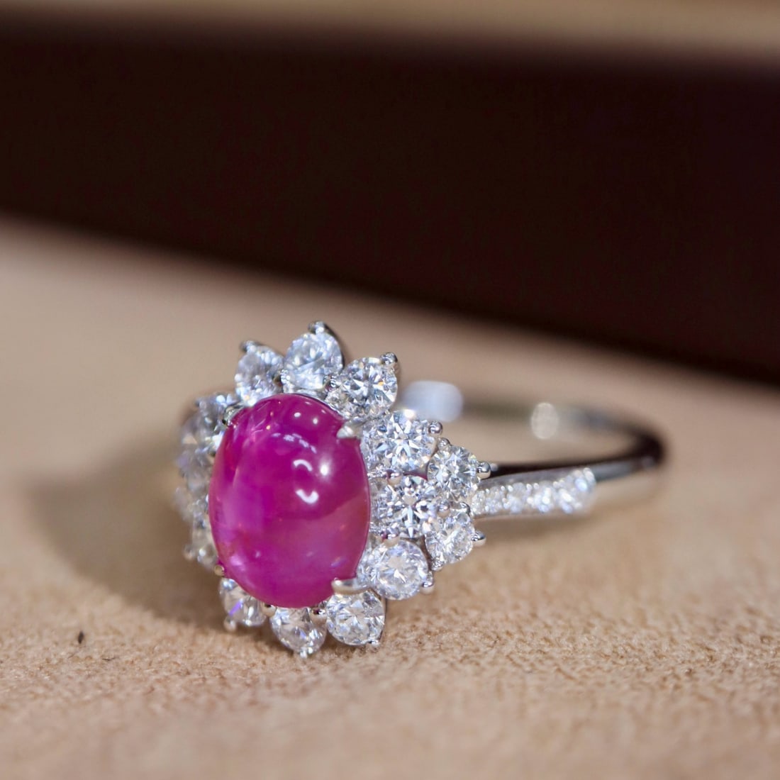 14k Gold 1.90 Ctw Natural Star Sapphire & Diamond Ring - 3