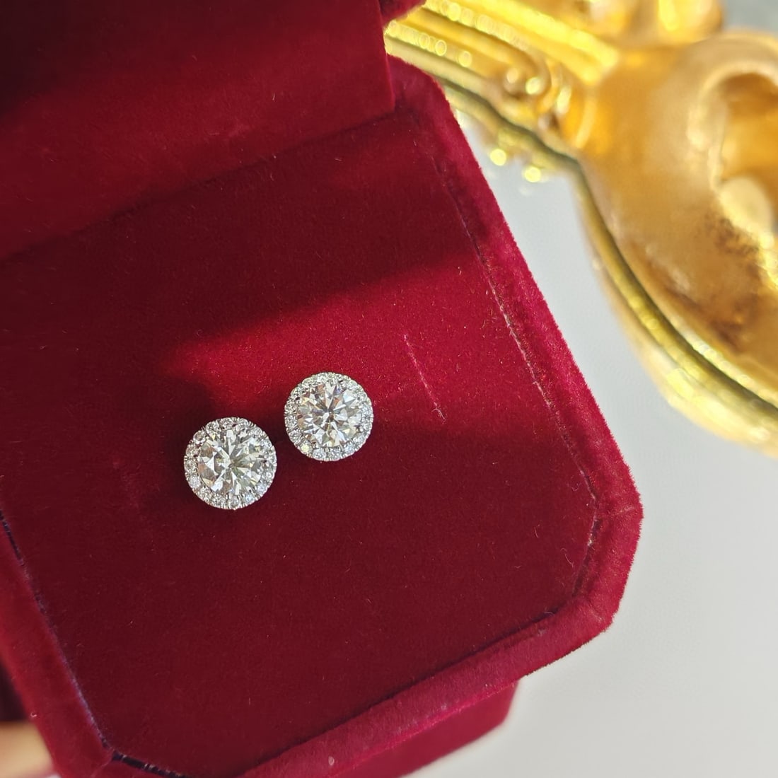 14k Gold 0.98 Ctw Natural H Diamond Earrings: Ref:231082094 // gold content:14k gold // main gemstone:diamond // shape:round // carat weight:0. 85ct // clarity grade:vs-si // color:h // treatment:natural // cut grade:g // // adjacent gemstone 2 :