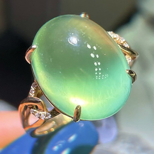 14k Gold 12.35 Ct Natural Prehnite & Diamond Ring: Ref:231082109 // gold content:14k gold // ring size:7. 25us // // main gemstone:prehnite // shape:oval // carat weight:12. 35ct // color:green // treatment:natural // // adjacent gemstone 2 : diamond 