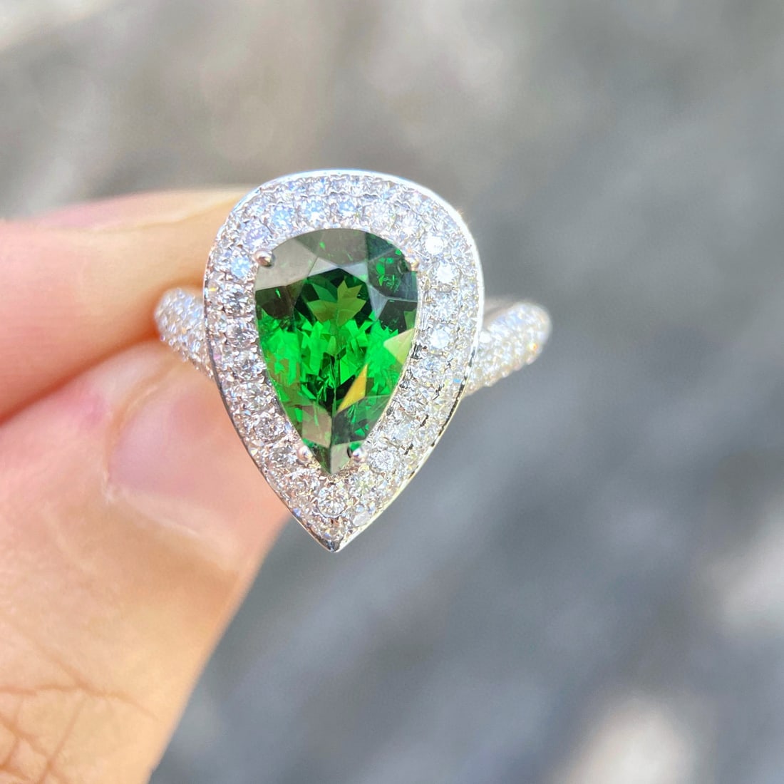 14k Gold 3.20 Ctw Vivid Green Natural Tsavorite & Diamond Ring - 3