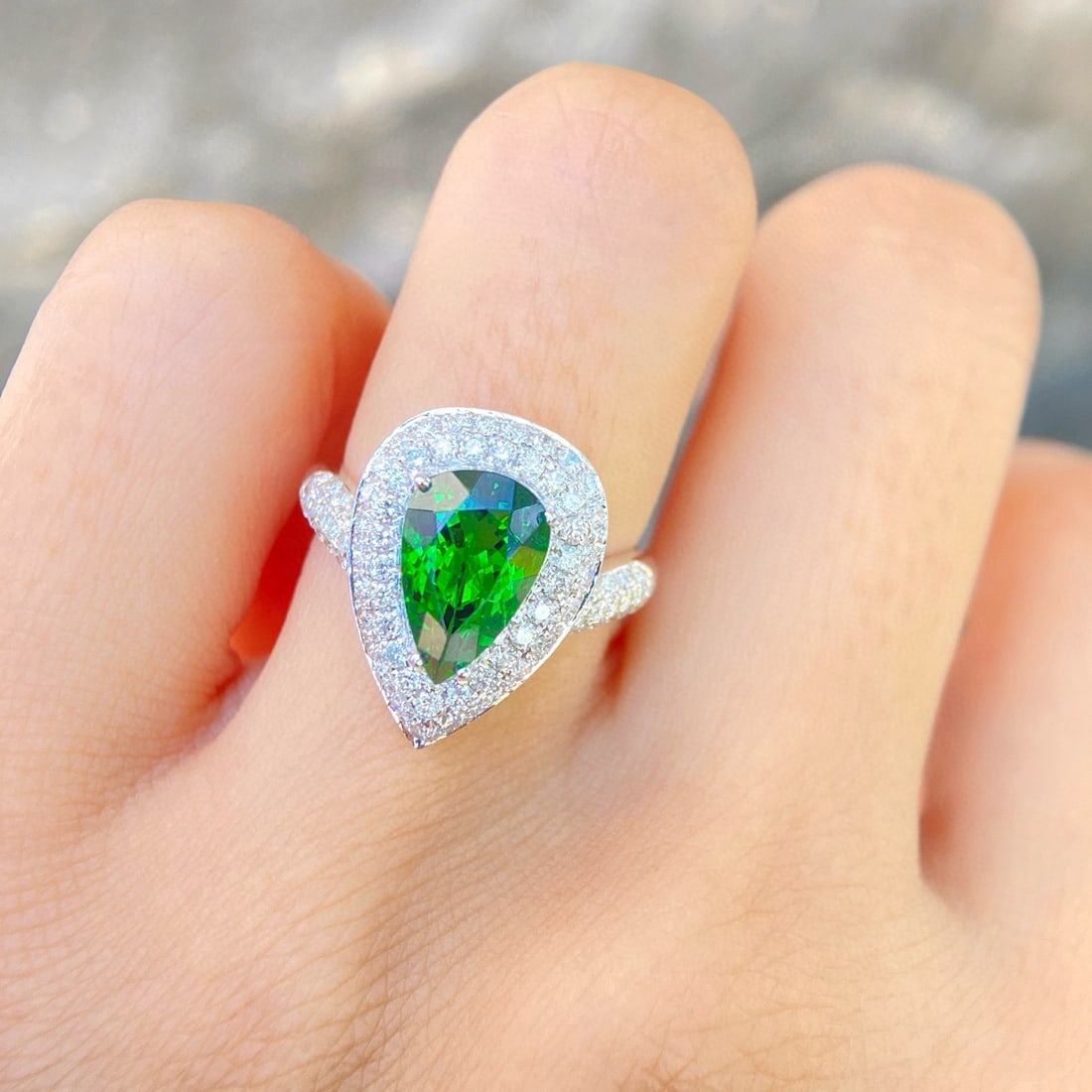14k Gold 3.20 Ctw Vivid Green Natural Tsavorite & Diamond Ring - 4