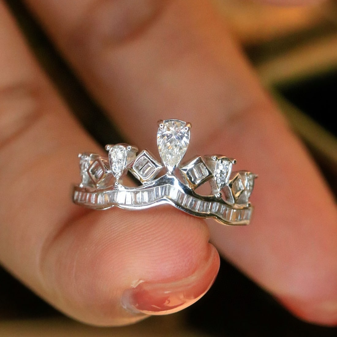 14k Gold 0.45 Ctw Natural H Diamond Ring: Ref:231082123 // gold content:14k gold // ring size:7. 25us // // main gemstone:diamond // shape:pear // carat weight:0. 2ct // clarity grade:vs-si // color:h // treatment:natural // // adjacent