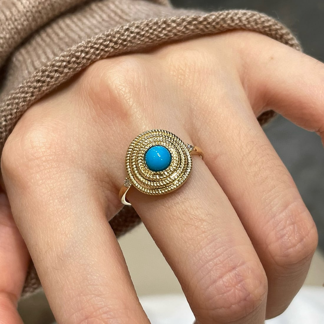 14k Gold 0.6 Ct Natural Blue Turquoise & Diamond Ring: Ref:231082125 // gold content:14k gold // ring size:7. 25us // // main gemstone:blue turquoise // shape:round // carat weight:0. 6ct // color:blue // treatment:natural // cut grade:g // // adjacent