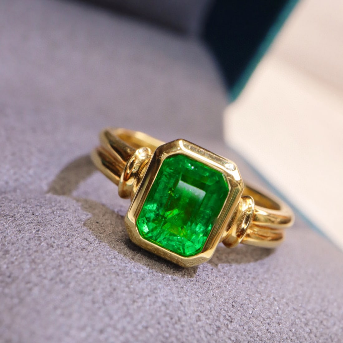 14k Gold 1.40 Ct Vivid Green Natural Emerald Ring - 6