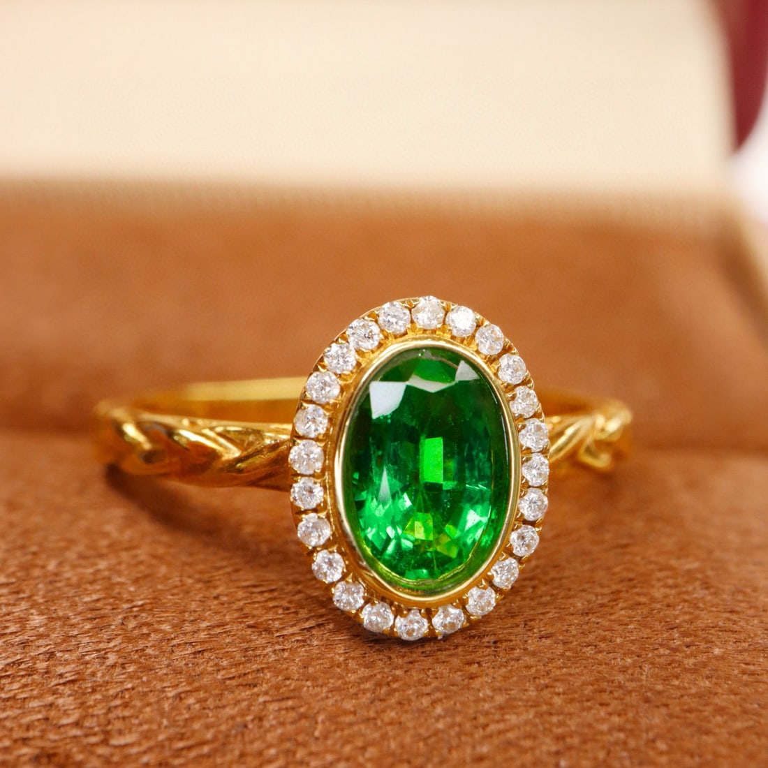 14k Gold 0.97 Ctw Vivid Green Natural Emerald & Diamond Ring - 3