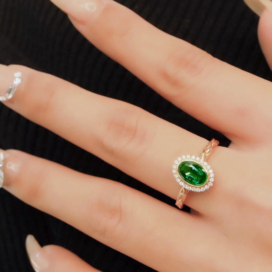 14k Gold 0.97 Ctw Vivid Green Natural Emerald & Diamond Ring - 5