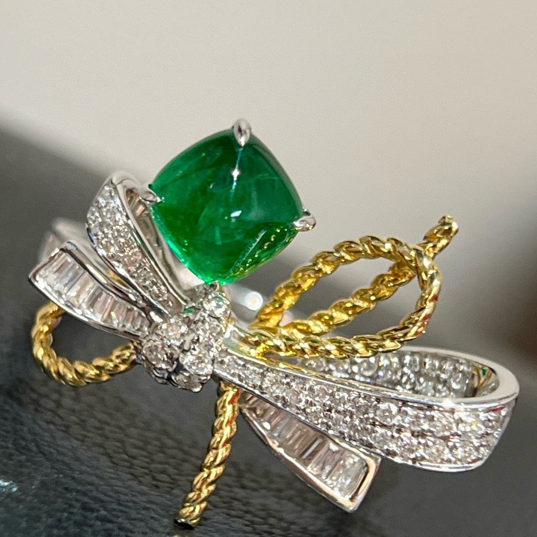 14k Gold 1.75 Ctw Vivid Green Natural Emerald & Diamond Ring: Ref:231082137 // gold content:14k gold // ring size:7. 25us // // main gemstone:emerald // shape:sugar-loaf // carat weight:1. 32ct // color:vivid green // treatment:natural // // adjacent gemstone 2