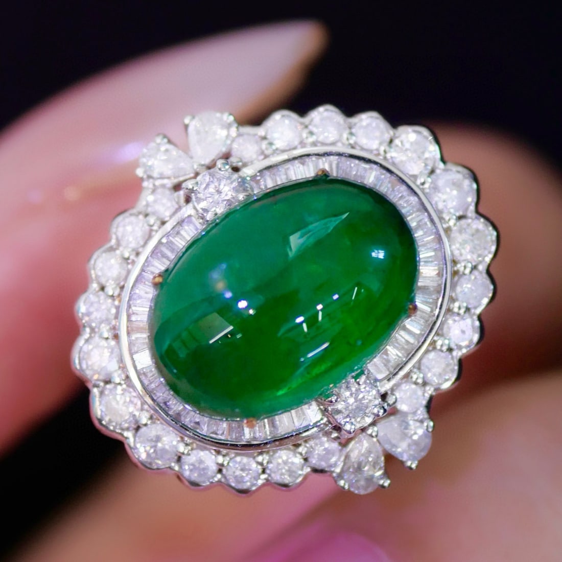 14k Gold 8.50 Ctw Vivid Green Natural Emerald & Diamond Ring - 3