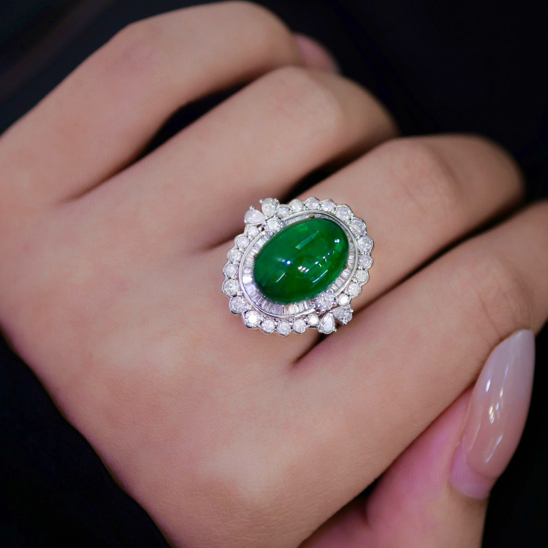 14k Gold 8.50 Ctw Vivid Green Natural Emerald & Diamond Ring - 5
