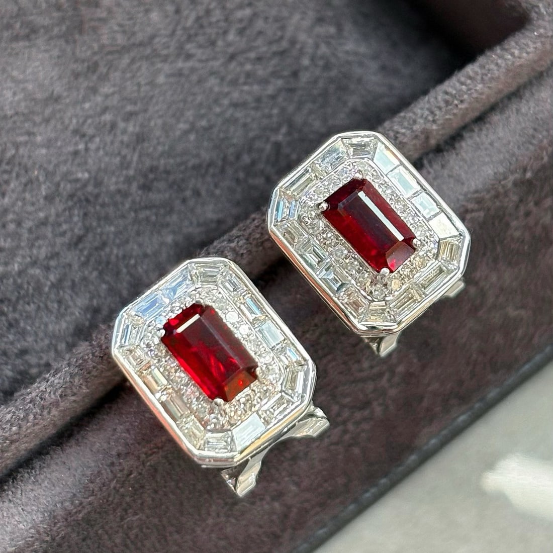 14k Gold 1.96 Ctw Natural Ruby & Diamond Earrings: Ref:231082142 // gold content:14k gold // main gemstone:ruby // shape:octagonal // carat weight:1. 01ct // color:pigeonblood red // treatment:natural // // adjacent gemstone 2 : diamond // shape:multi