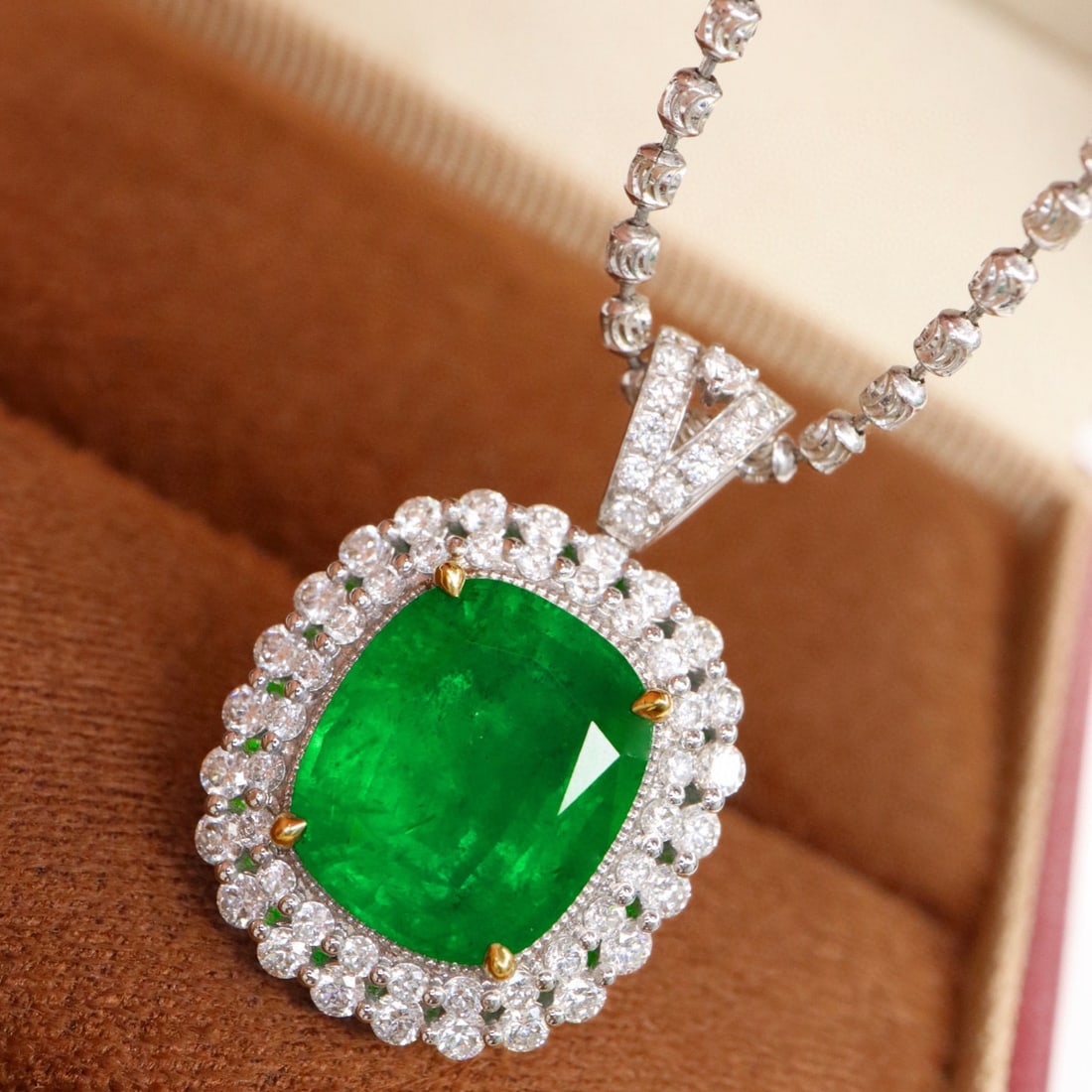 14k Gold 4.22 Ctw Vivid Green Natural Emerald & Diamond Pendant( Without Chain ) - 5
