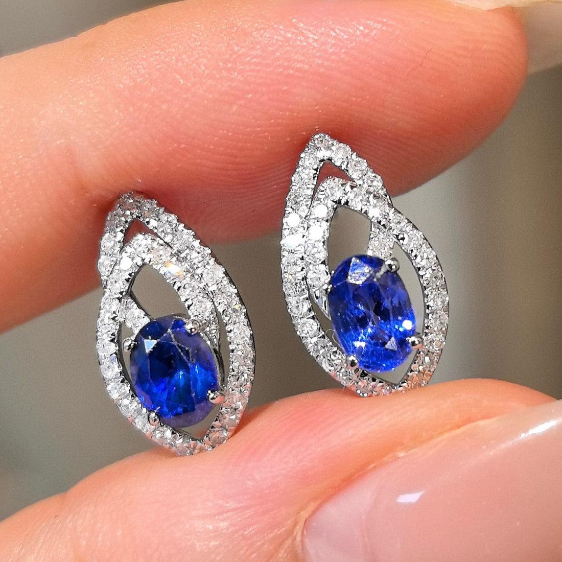 14k Gold 2.08 Ctw Natural Sapphire & Diamond Earrings: Ref:231082147 // gold content:14k gold // main gemstone:sapphire // shape:oval // carat weight:1. 66ct // color:blue // treatment:natural // // adjacent gemstone 2 : diamond // shape:round // carat we