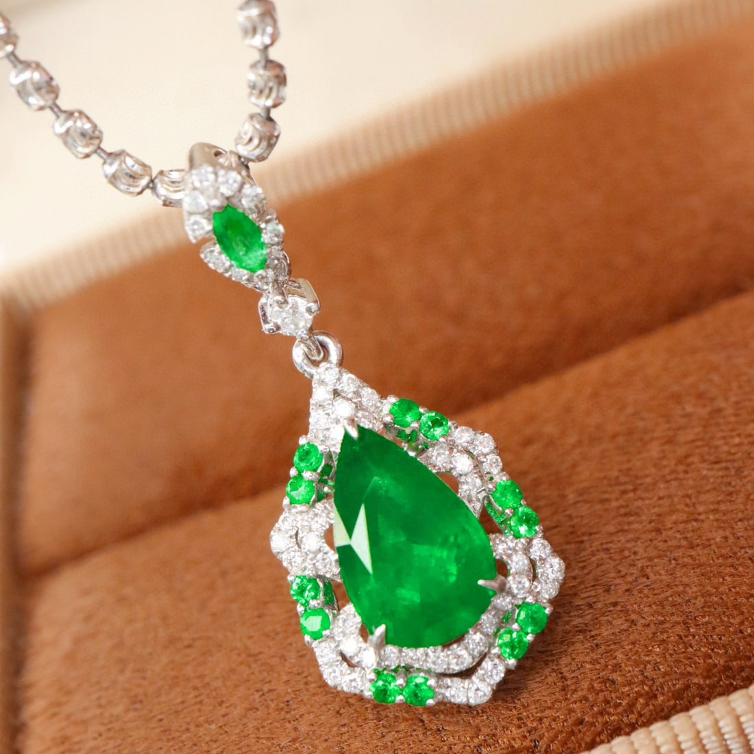14k Gold 1.66 Ctw Vivid Green Natural Emerald & Diamond Pendant( Without Chain ) - 3