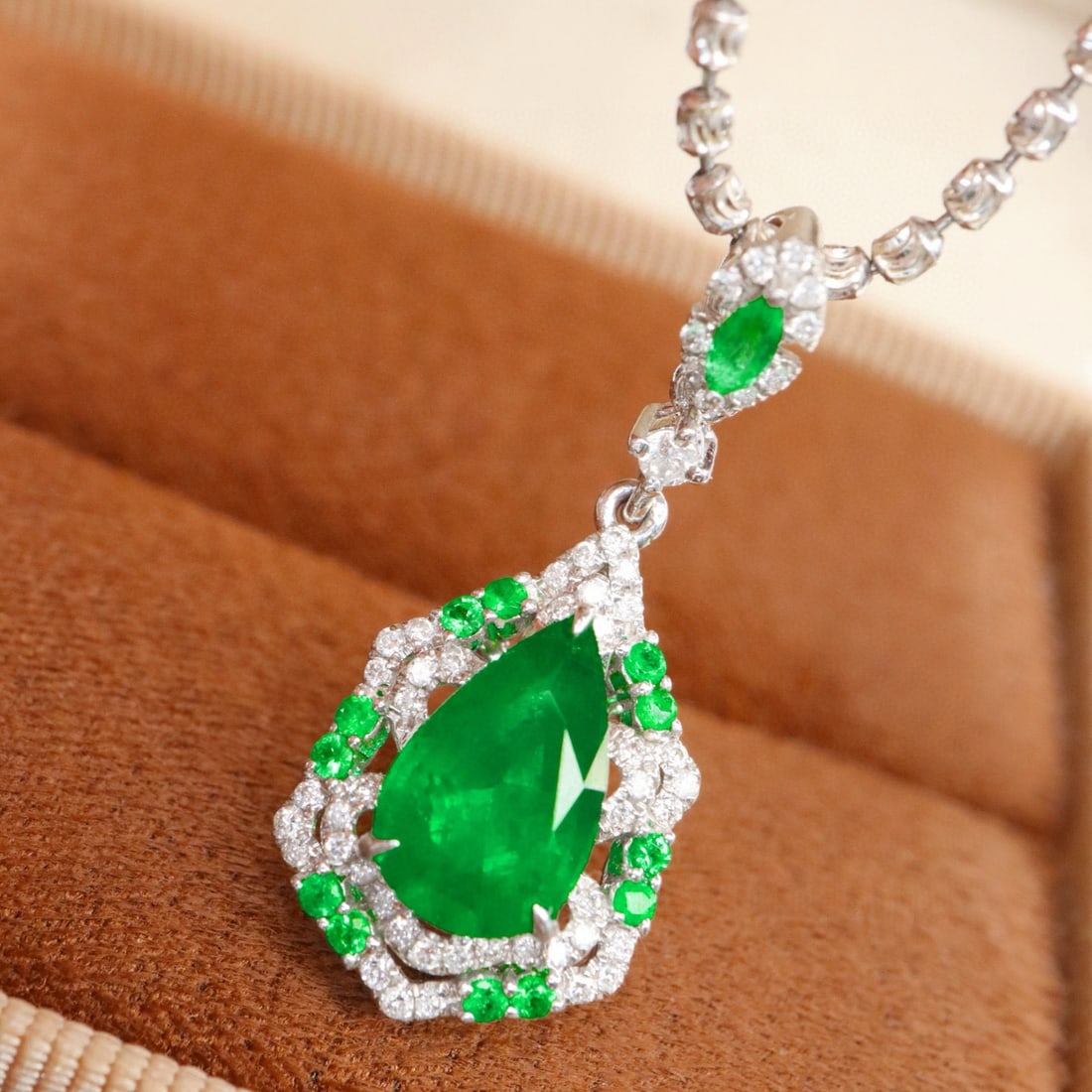 14k Gold 1.66 Ctw Vivid Green Natural Emerald & Diamond Pendant( Without Chain ) - 5