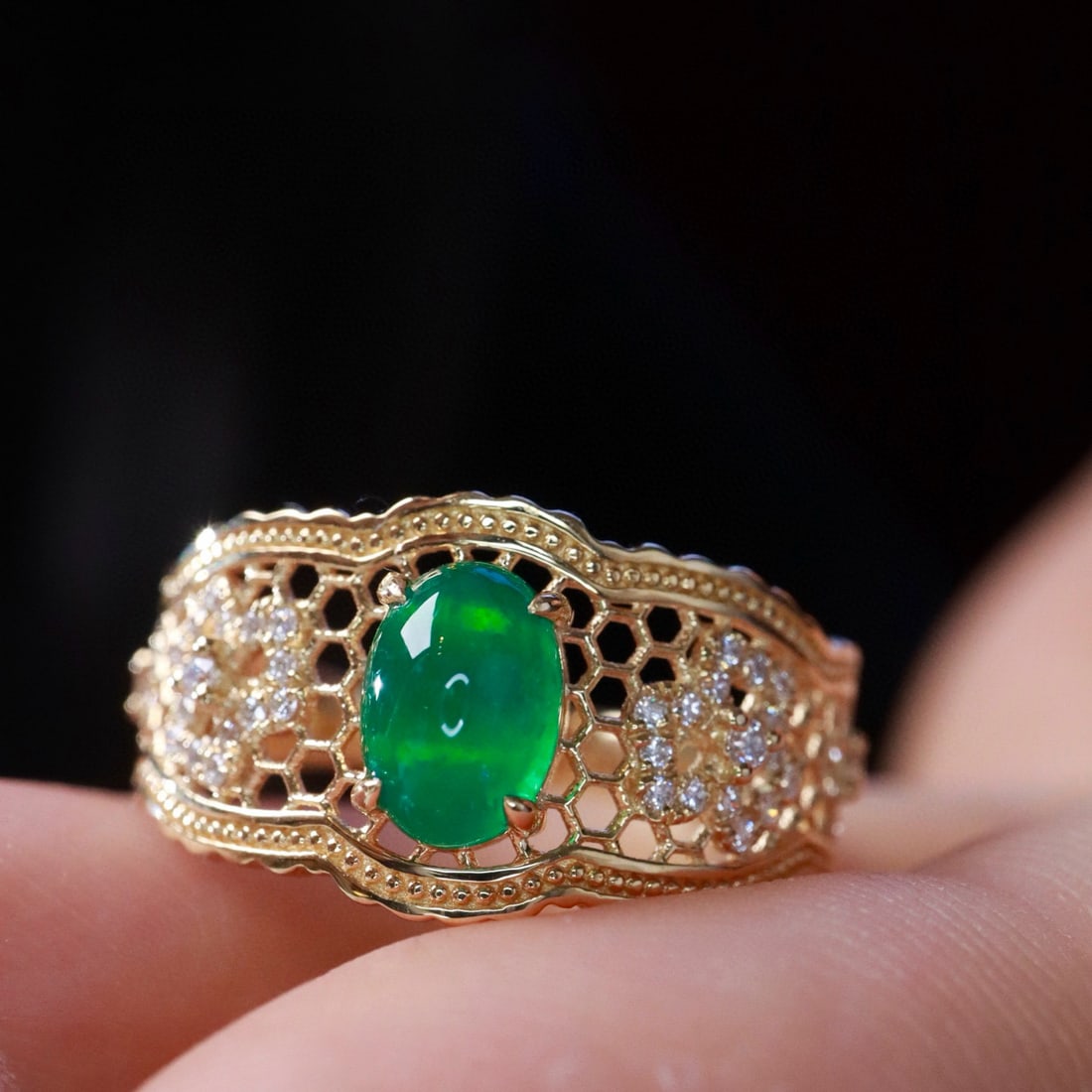 14k Gold 0.98 Ctw Vivid Green Natural Emerald & Diamond Ring: Ref:231082155 // gold content:14k gold // ring size:7. 25us // // main gemstone:emerald // shape:oval // carat weight:0. 8ct // color:vivid green // treatment:natural // // adjacent gemstone 2 :