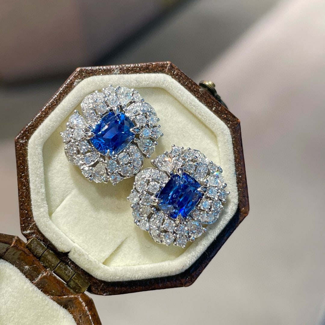 14k Gold 2.00 Ct Natural Sapphire & Diamond Earrings: Ref:231082156 // gold content:14k gold // main gemstone:sapphire // shape:cushion // carat weight:2. 00ct // color:blue // treatment:natural // // adjacent gemstone 2 : diamond // shape:multiple //