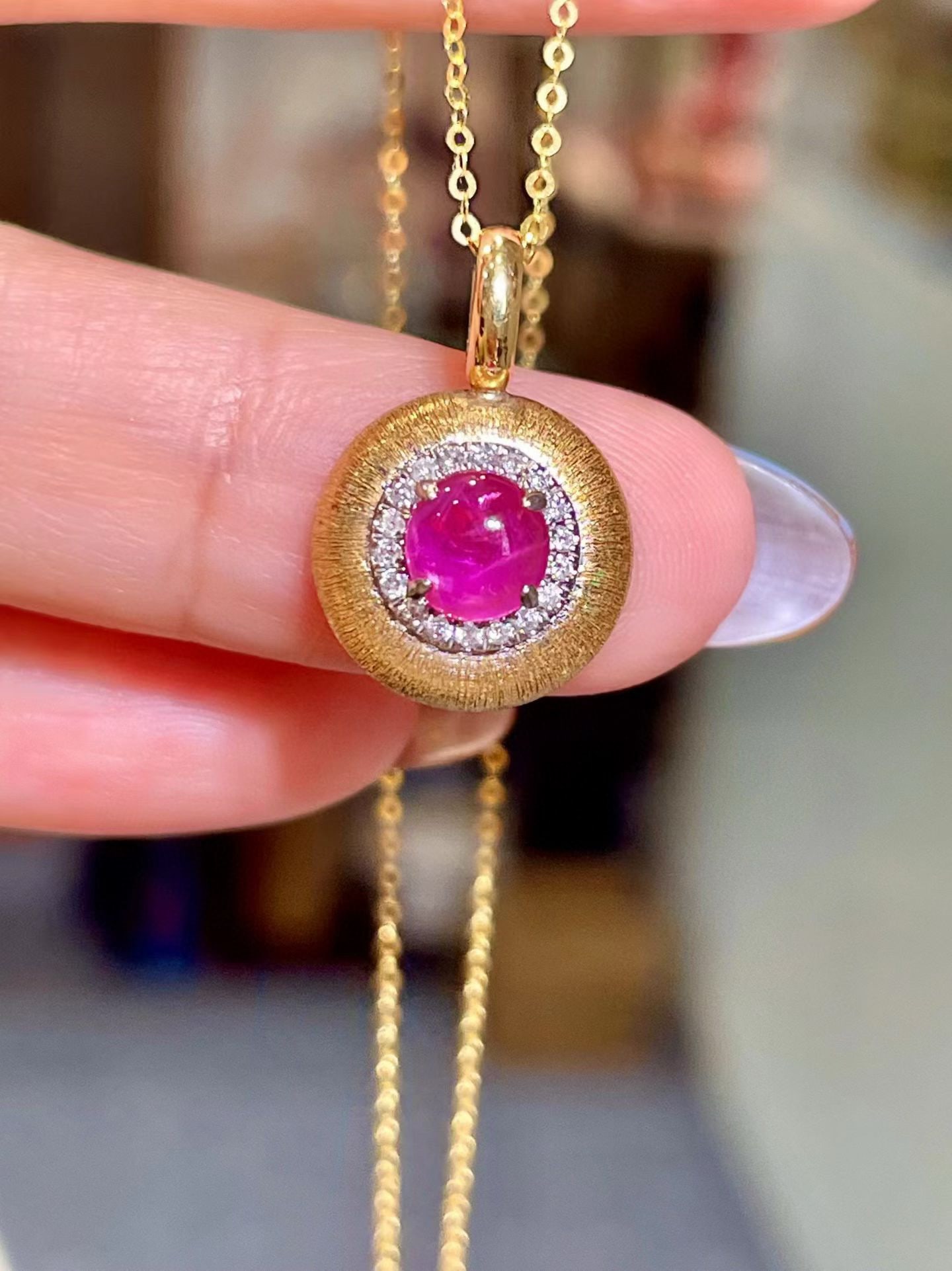 14k Gold 1.06 Ctw Natural Star Ruby & Diamond Pendant( Without Chain ): Ref:231082178 // gold content:14k gold // main gemstone:star ruby // shape:oval // carat weight:0. 97ct // color:red // treatment:natural // // adjacent gemstone 2 : diamond // shape:round // carat