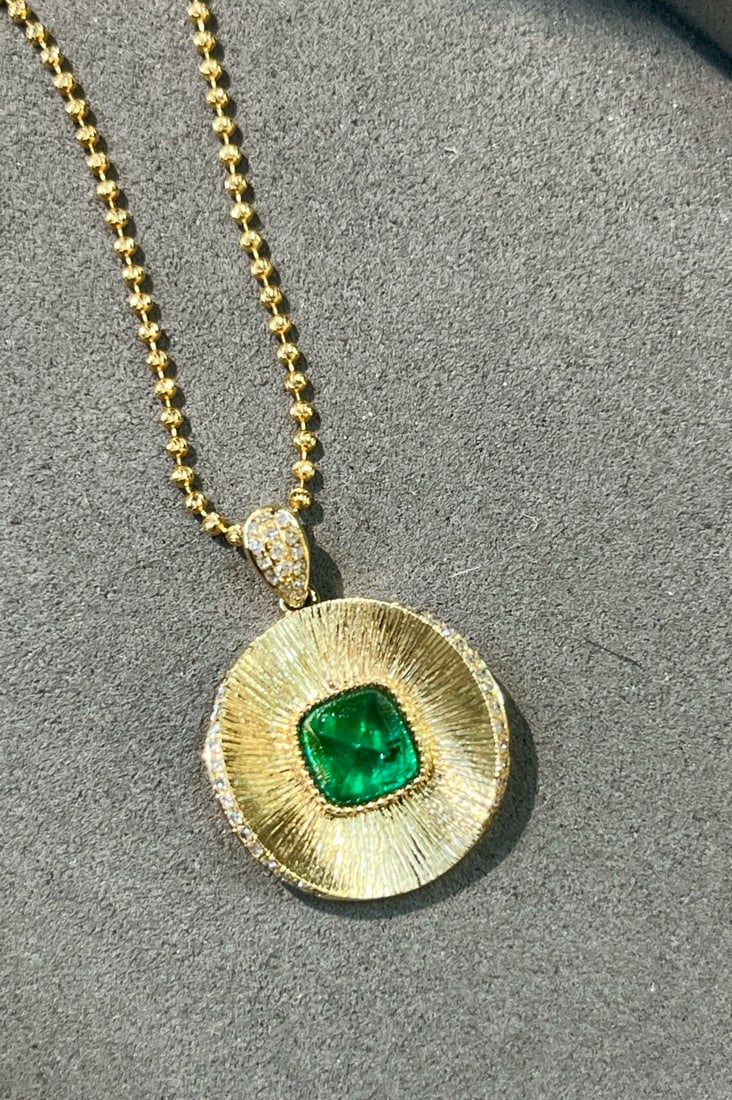 14k Gold 1.71 Ctw Vivid Green Natural Emerald & Diamond Pendant( Without Chain ): Ref:231082183 // gold content:14k gold // main gemstone:emerald // shape:sugar-loaf // carat weight:1. 5ct // color:vivid green // treatment:natural // // adjacent gemstone 2 : diamond // shape:round