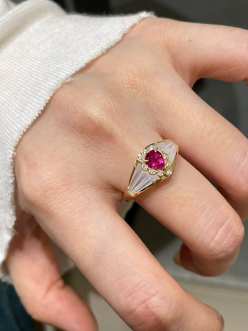 14k Gold 0.5 Ct Natural Ruby & Diamond Ring: Ref:231082186 // gold content:14k gold // ring size:7. 25us // // main gemstone:ruby // shape:pear // carat weight:0. 5ct // color:red // treatment:natural // // adjacent gemstone 2 : diamond //