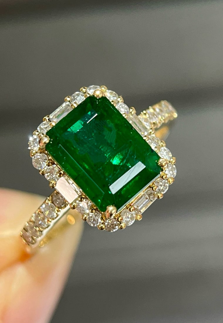14k Gold 3.41 Ctw Vivid Green Natural Emerald & Diamond Ring: Ref:231082190 // gold content:14k gold // ring size:7. 25us // // main gemstone:emerald // shape:octagonal // carat weight:2. 78ct // color:vivid green // treatment:natural // // adjacent gemstone 2 :
