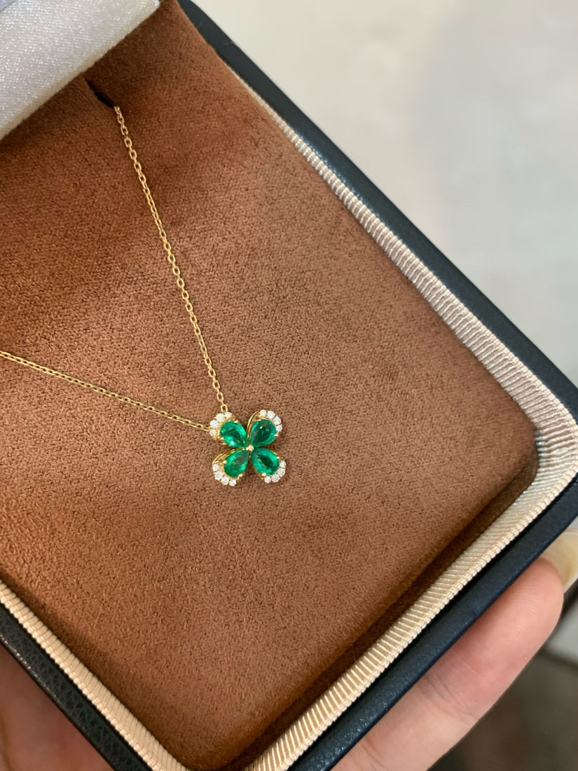 14k Gold 0.72 Ctw Vivid Green Natural Emerald & Diamond Necklace - 2