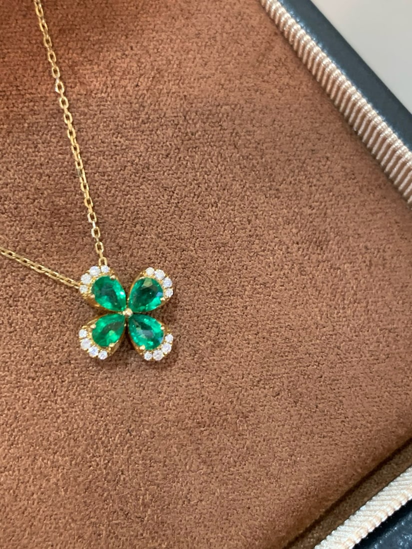 14k Gold 0.72 Ctw Vivid Green Natural Emerald & Diamond Necklace - 3