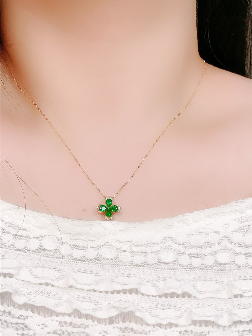 14k Gold 0.72 Ctw Vivid Green Natural Emerald & Diamond Necklace - 4