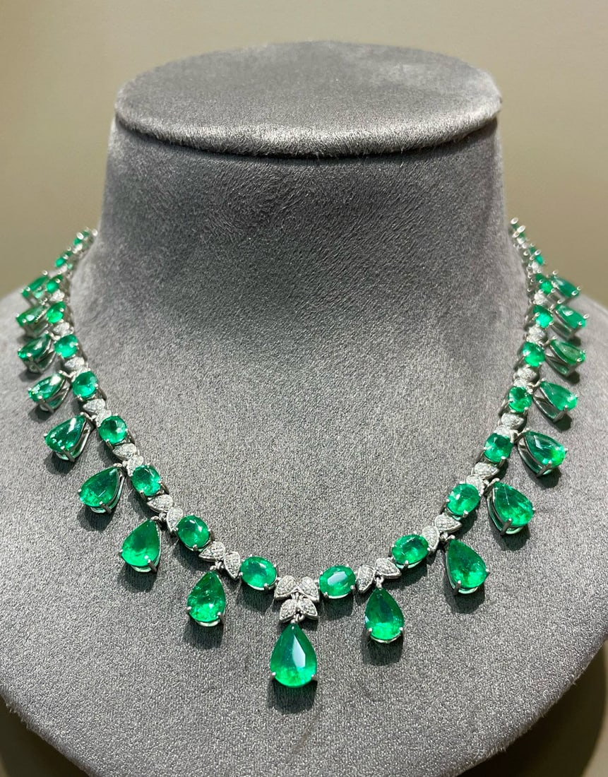 14k Gold 16 Ct Vivid Green Natural Emerald & Diamond Necklace - 2